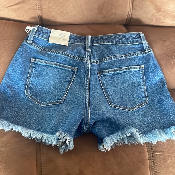 NWT - Universal Threads High-Rise Shortie Shorts - Size 2/26R (small) - Picture 3 of 3